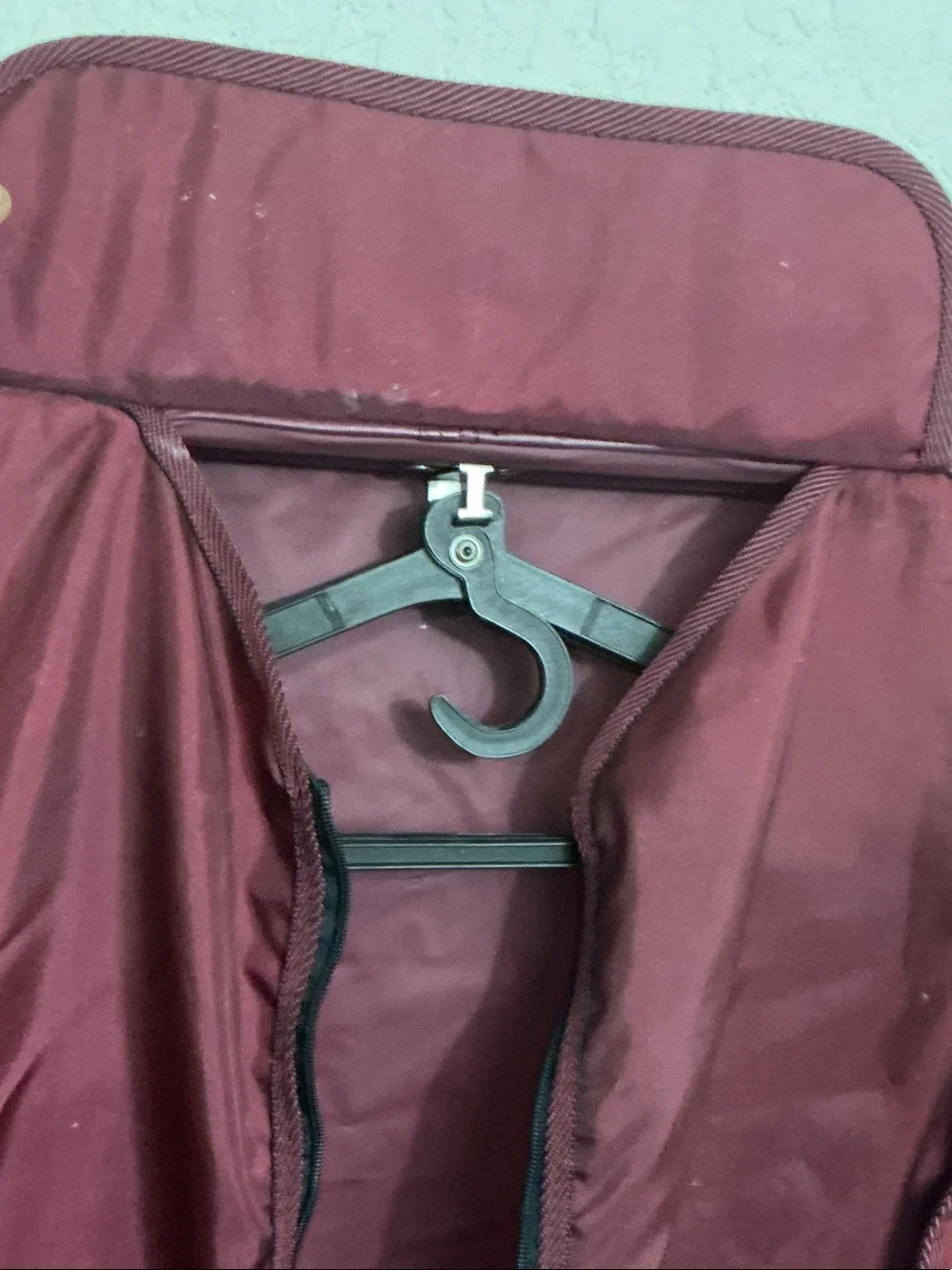 💼 Vintage Hallmark Maroon Nylon Folding Garment Bag Travel Suit Carrier 💼